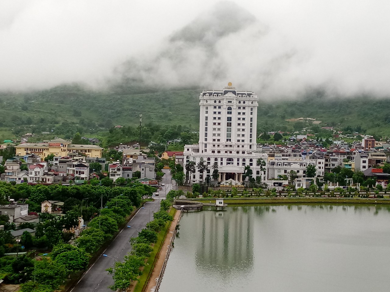 Khách sạn Hoàng Nhâm Luxury được công nhận hạng cơ sở lưu trú  đạt tiêu chuẩn 5 sao