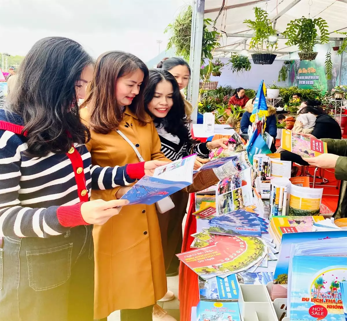 Đưa hình ảnh Lai Châu đến với bạn bè và du khách