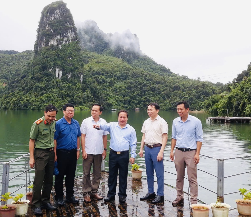 Phó Chủ tịch Thường trực UBND tỉnh Tống Thanh Hải kiểm tra công tác chuẩn bị Tết Độc lập tại huyện Than Uyên