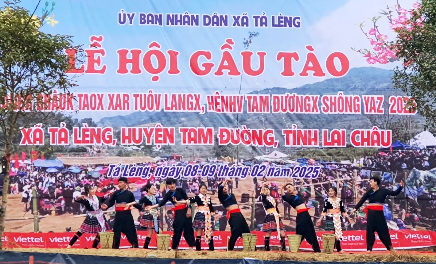 Sôi nổi Lễ hội Gầu Tào