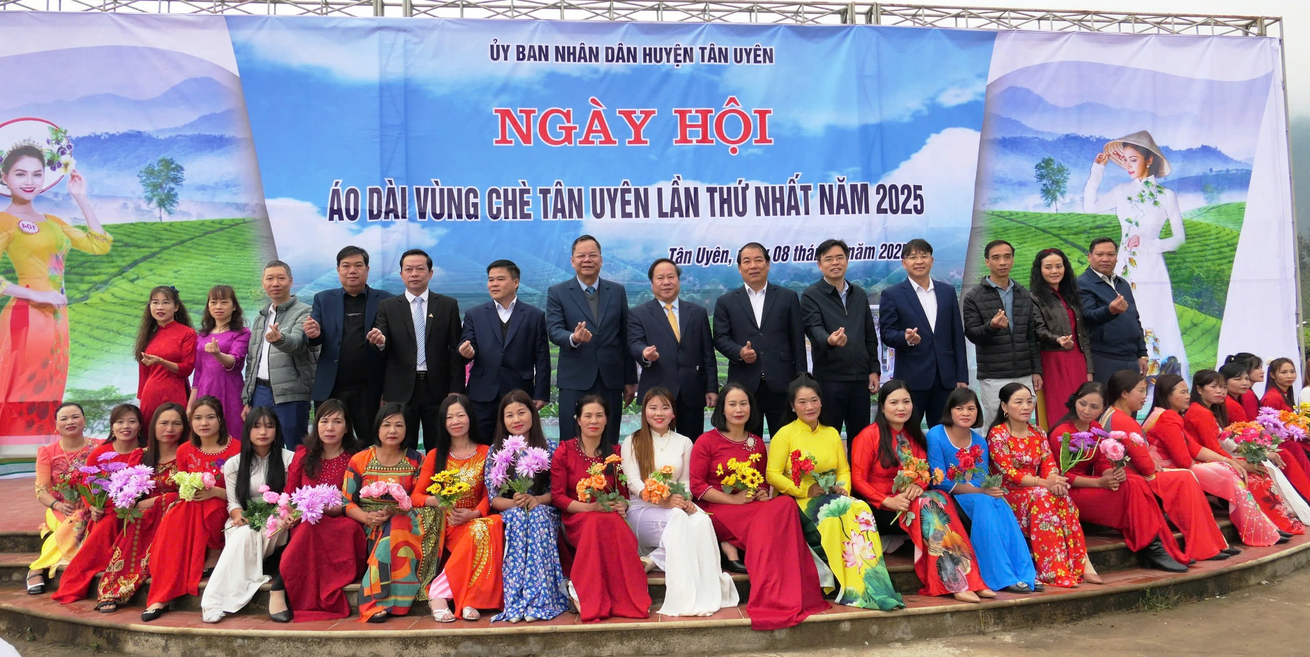 Tân Uyên – Lai Châu: Sôi nổi “Ngày hội Áo dài vùng chè Tân Uyên lần thứ nhất năm 2025”