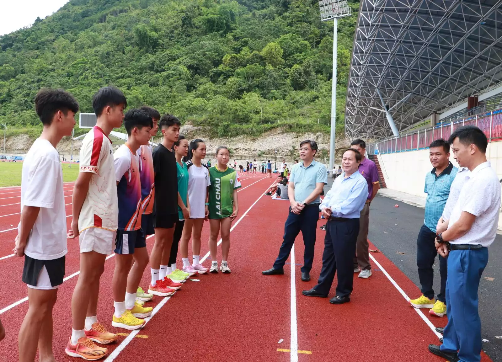 Phó Chủ tịch Thường trực UBND tỉnh kiểm tra công tác chuẩn bị Giải vô địch Điền kinh các nhóm tuổi trẻ quốc gia năm 2025