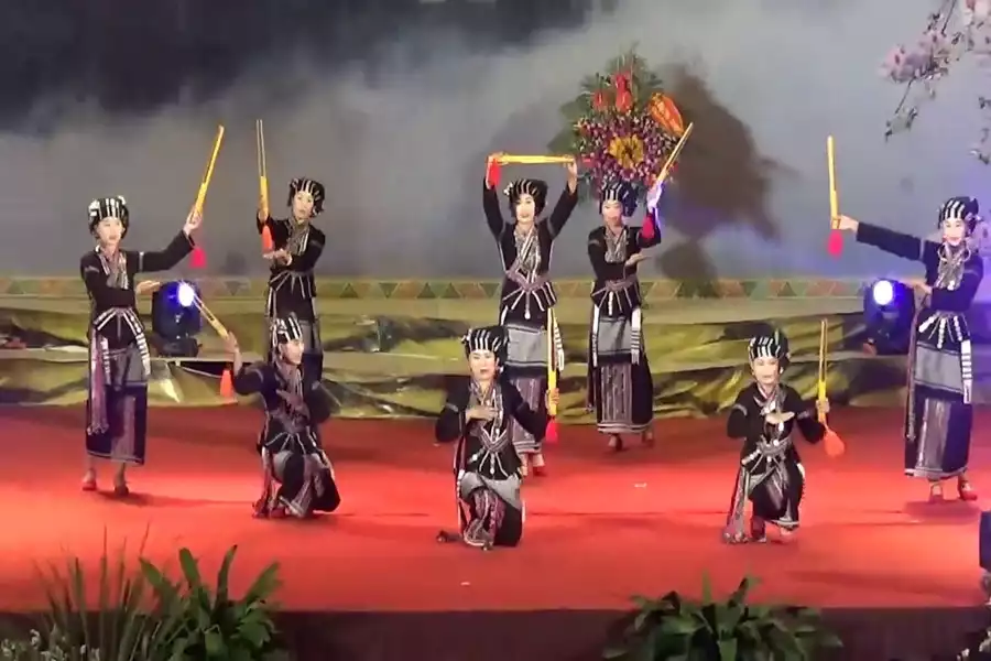 Múa Gậy - Dân Tộc Lự