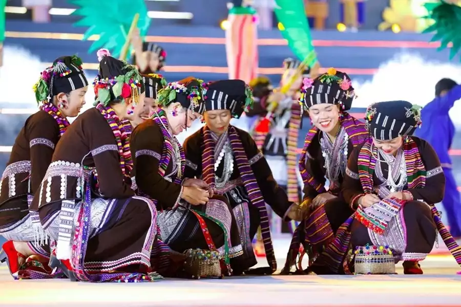 Múa Khăn - Dân tộc Lự