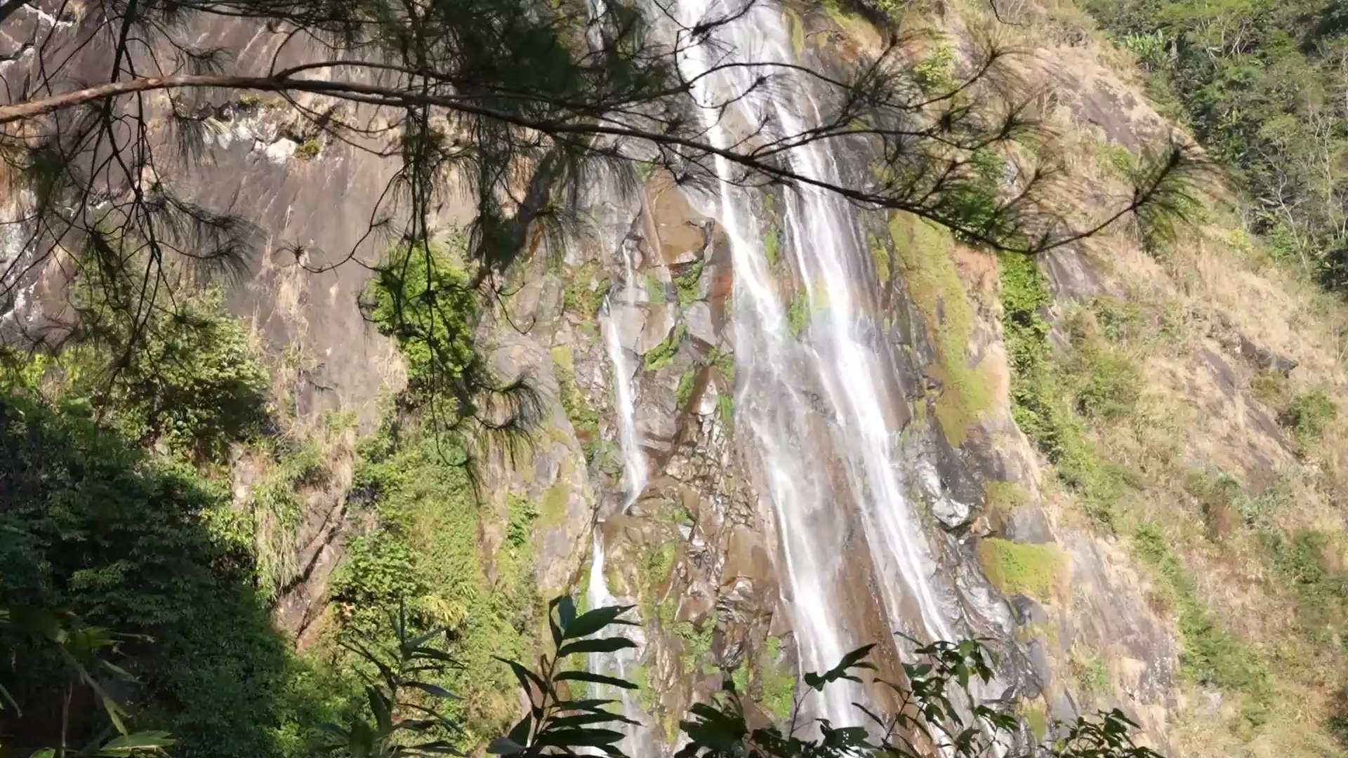 Thác Tác Tình - Kiệt tác thiên nhiên giữa núi rừng Tây Bắc