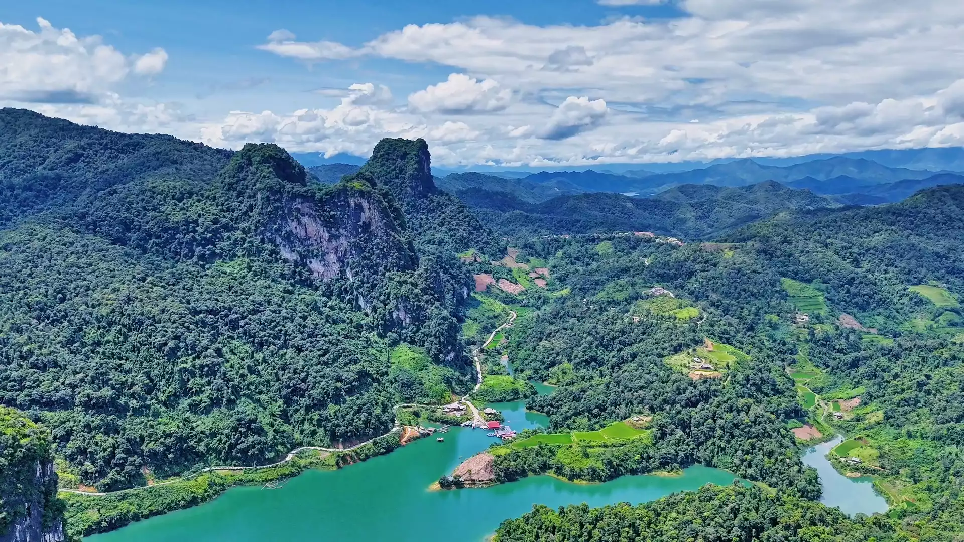 Vịnh Phá Khôm – Bức tranh thủy mặc giữa lòng Lai Châu