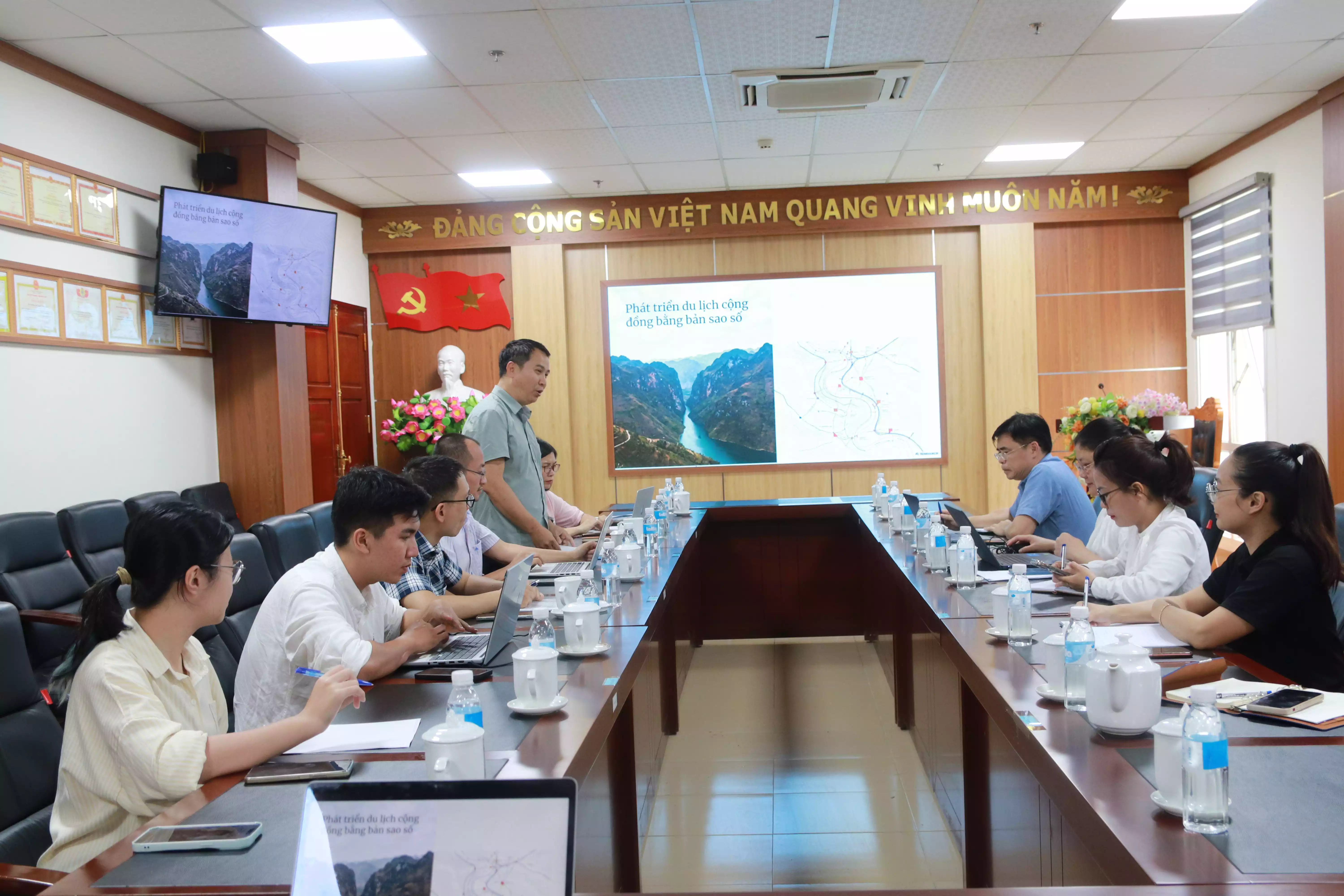 Đoàn công tác Viện Địa lý nhân văn và Phát triển bền vững khảo sát, làm việc phục vụ nghiên cứu đề tài về quản lý điểm đến du lịch tại Lai Châu