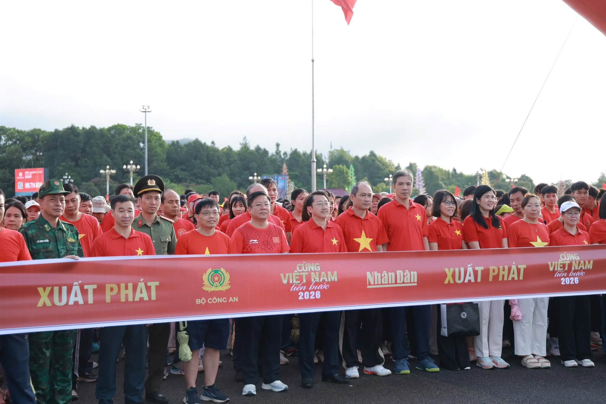 Có thể là hình ảnh về văn bản cho biết 'XUẤT PHÁT BỘCÔNGAN BỘ CÔNG AN CÙNG VIỆTNAM VIÊT NAM liên bước 2026 NhânDân Dân Nhân XUẤT PHÁT CỪNG VIET NAM luêve VIETNAM cớn 2028'