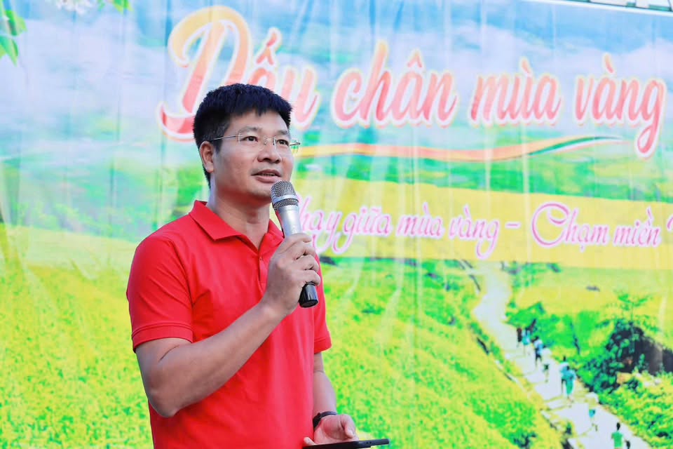 Có thể là hình ảnh về văn bản cho biết 'Φέ ት chân mùa vàng Thangiữa mùa càng- Chạm miền'