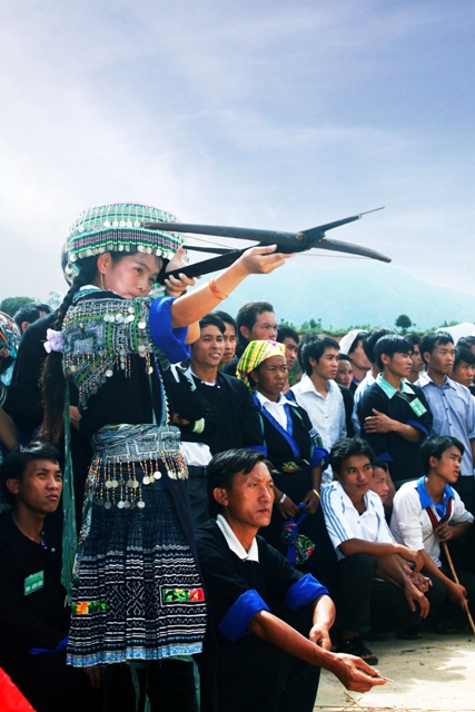 Chùm ảnh: Rực rỡ sắc màu Ngày hội dân tộc Mông huyện Than Uyên lần thứ nhất 2012
