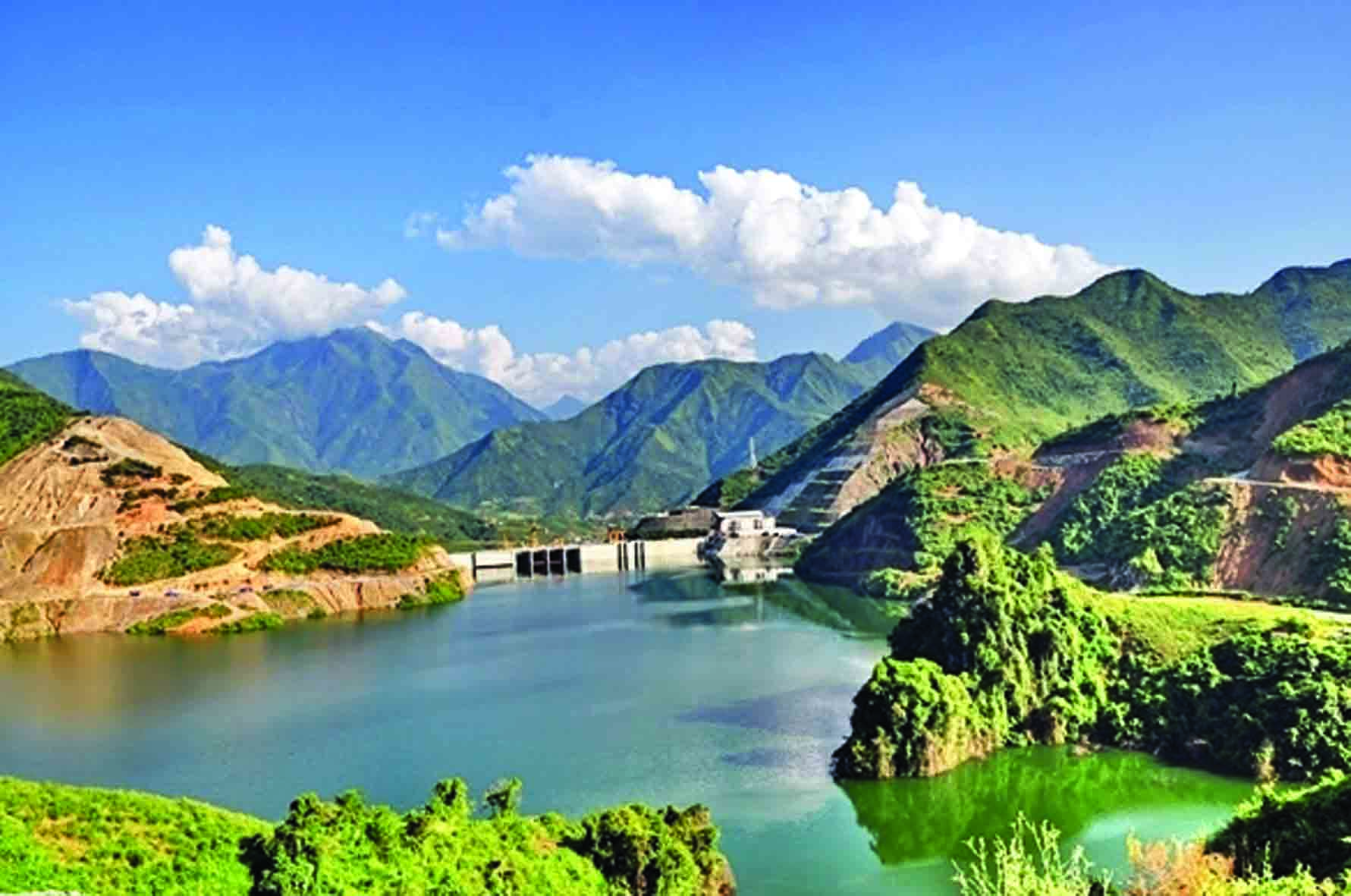 Du lịch lòng hồ thủy điện Huổi Quảng, thủy điện Bản Chát